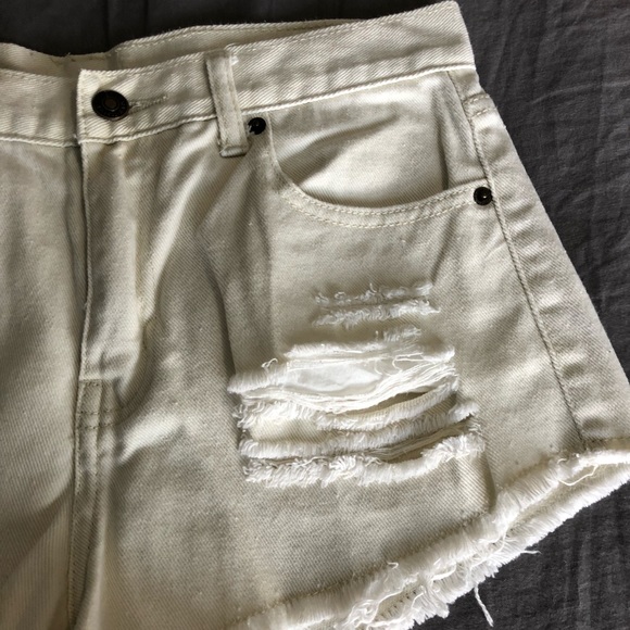 Forever 21 Distressed High Waisted Cream Shorts 28 - Picture 4 of 8
